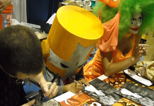 Orange Knight Signs at Comic Con 2009